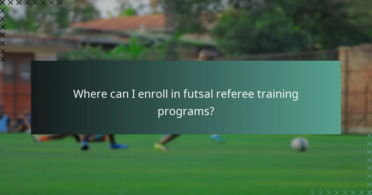 Où puis-je m'inscrire à des programmes de formation d'arbitres de futsal ?